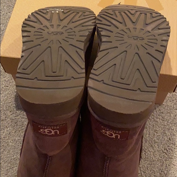 Brown short Ugg’s - Picture 4 of 5